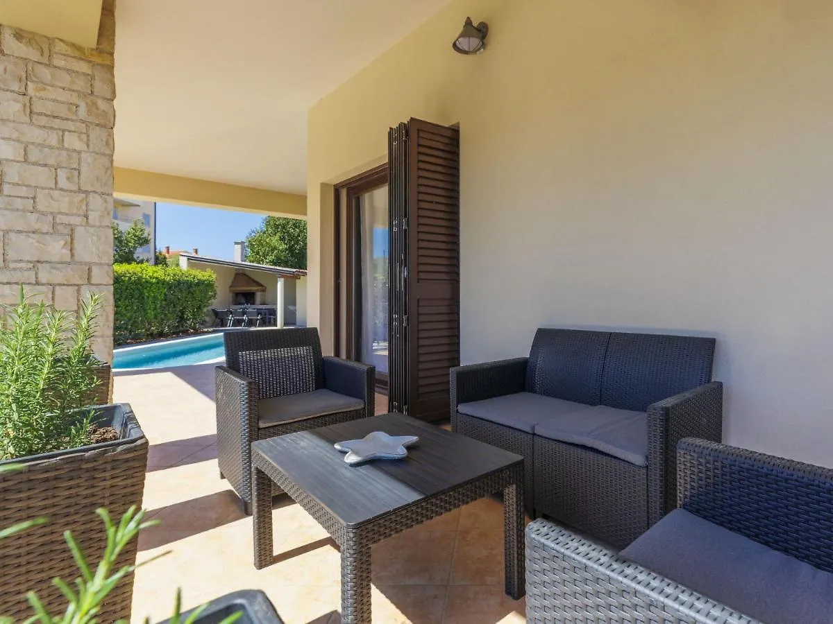 Holiday Home Danijela By Interhome Ližnjan