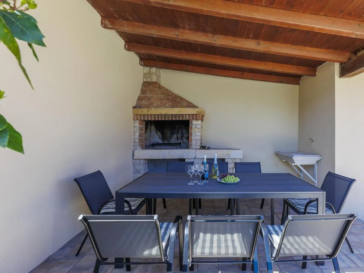 Holiday Home Danijela By Interhome Ližnjan