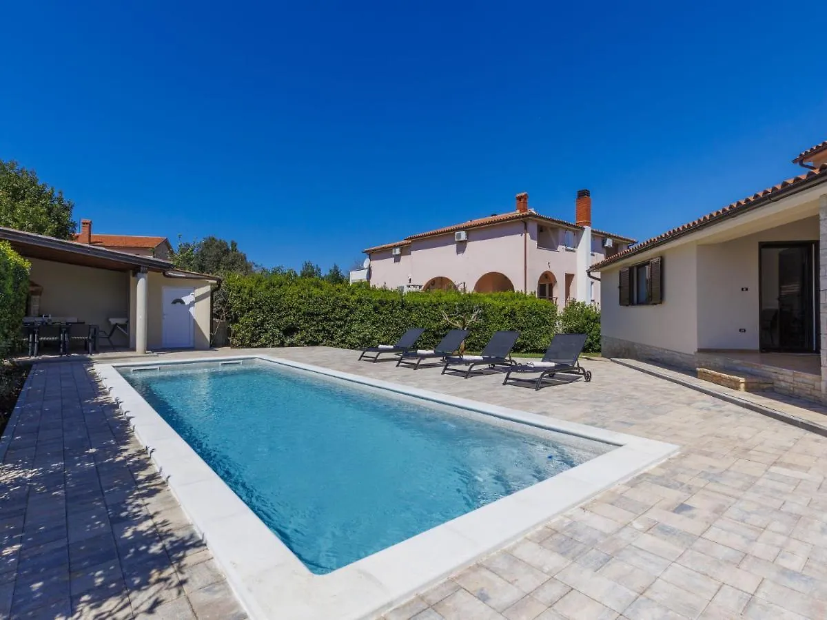 Holiday Home Danijela By Interhome Ližnjan